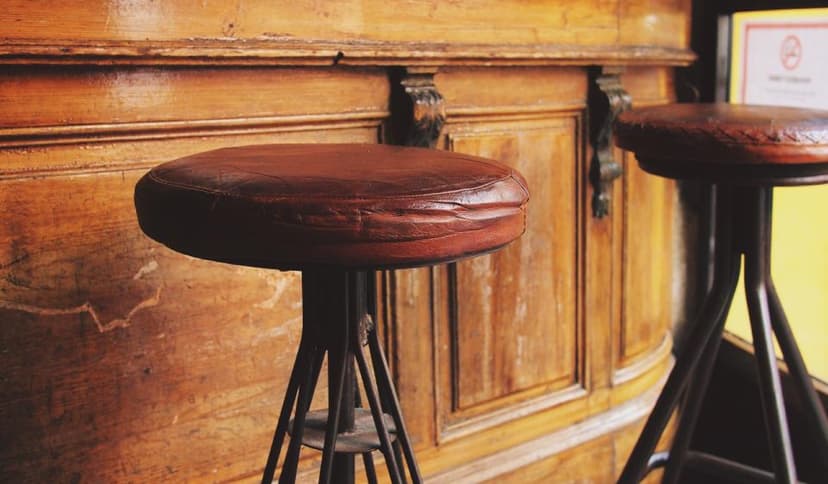 Thornbury Deep-Seat Bar Stool