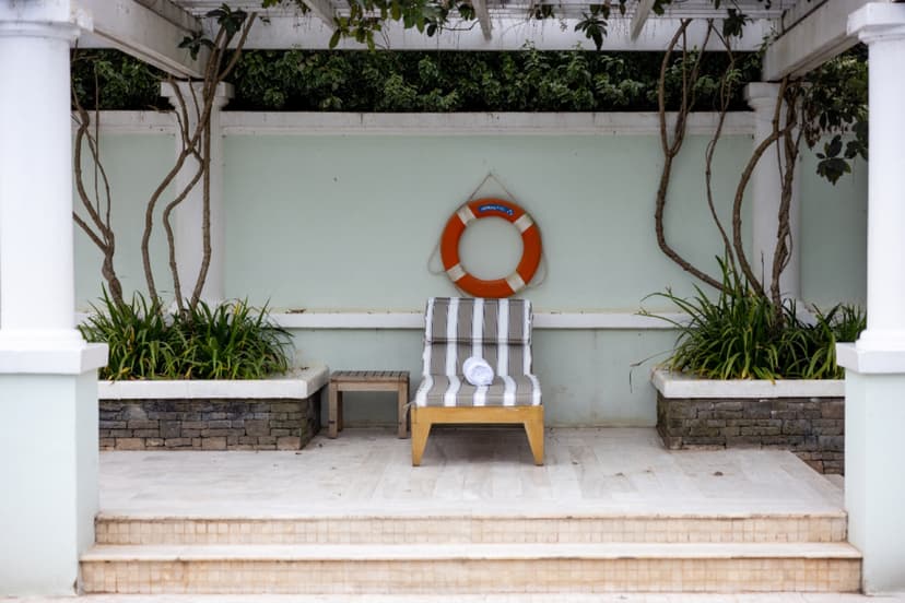 Pemberly Tapered-Leg Patio Dining Table