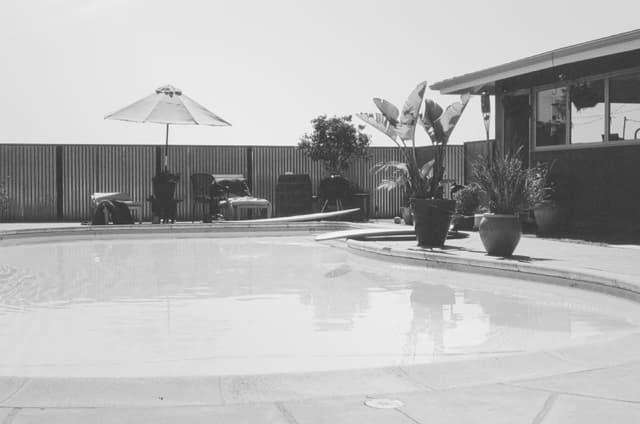 Foxglove Cantilever Parasol — photo 3